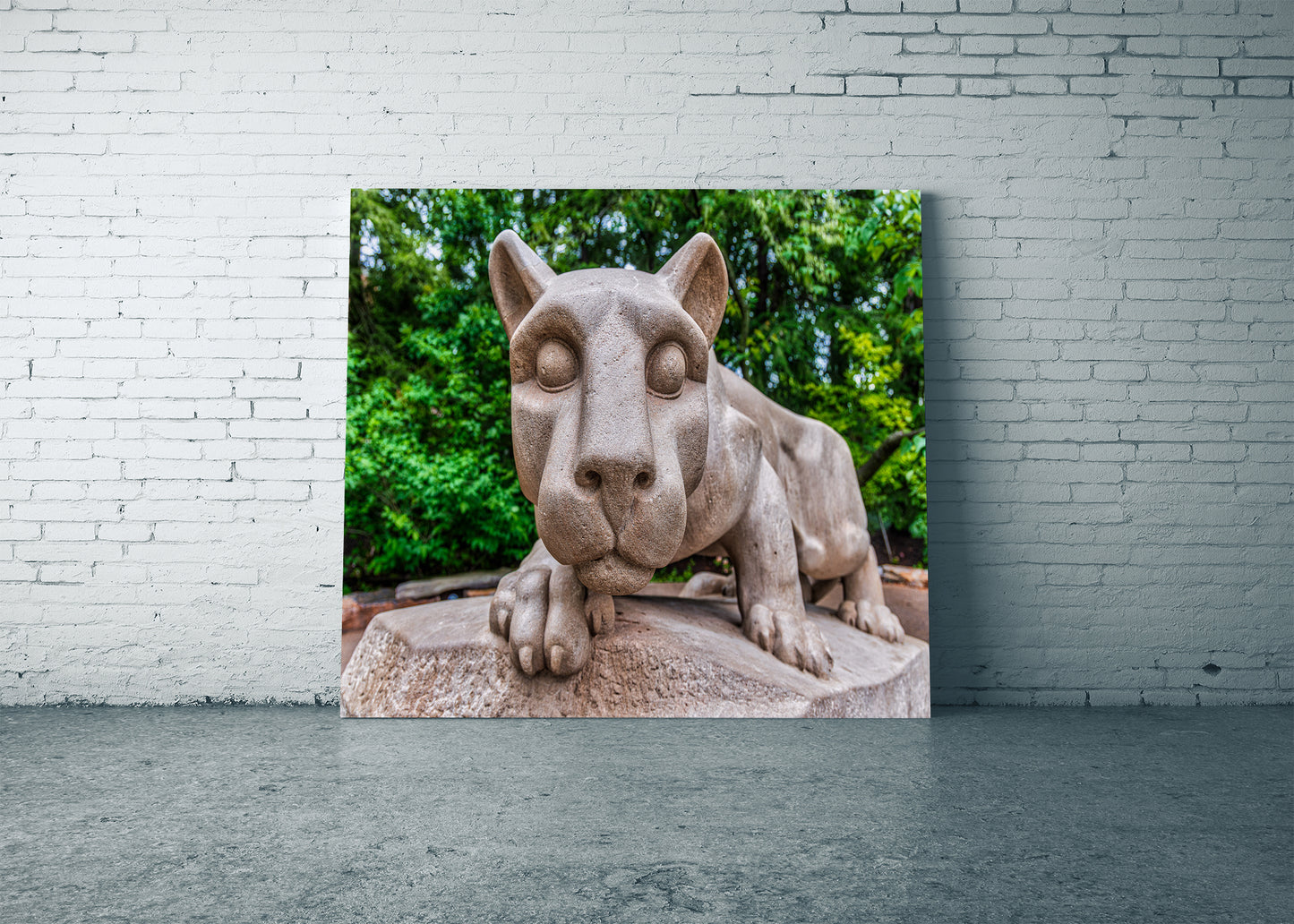 Cara a cara con la estatua del león Nittany