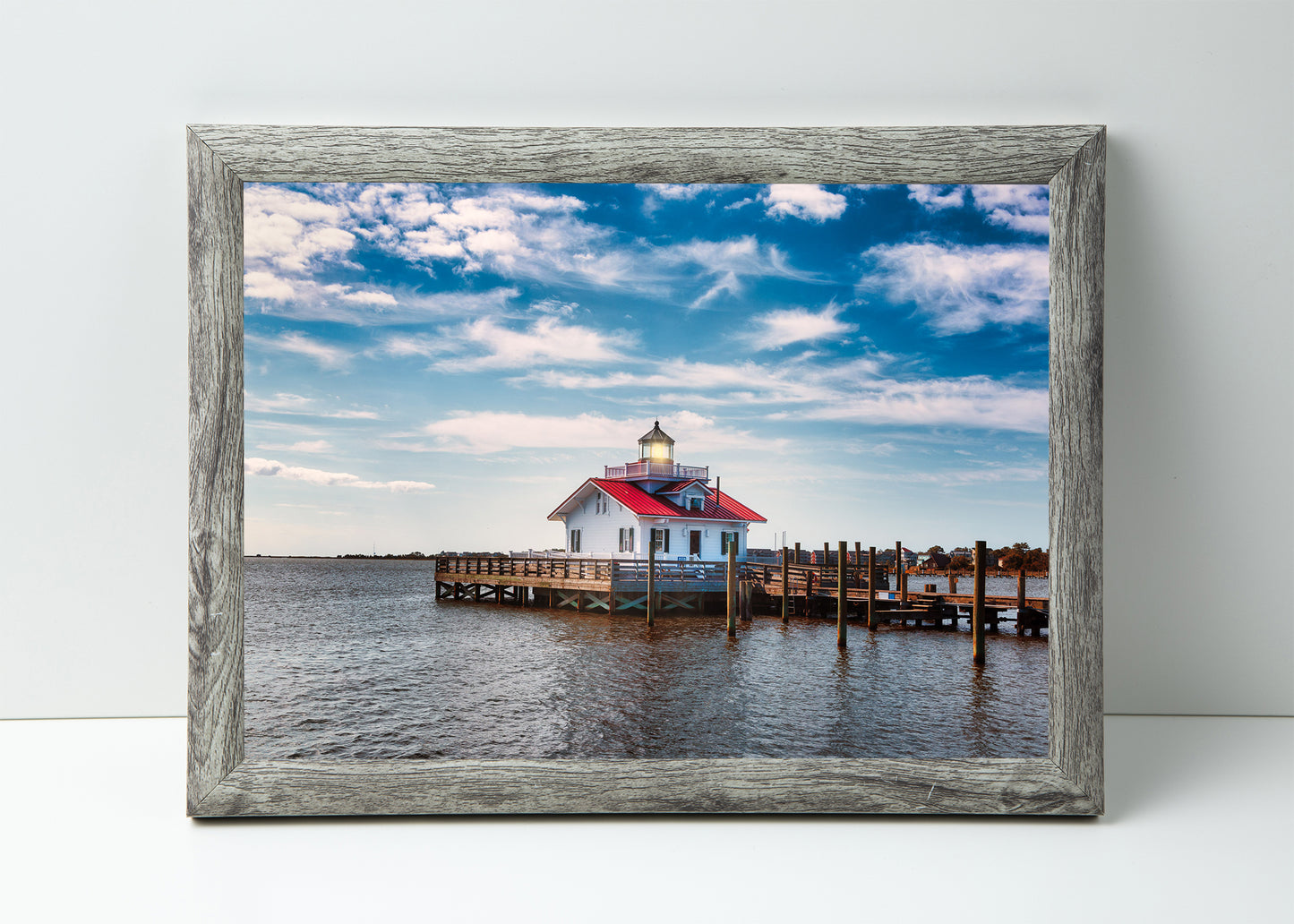 Vista del faro de Roanoke Marshes