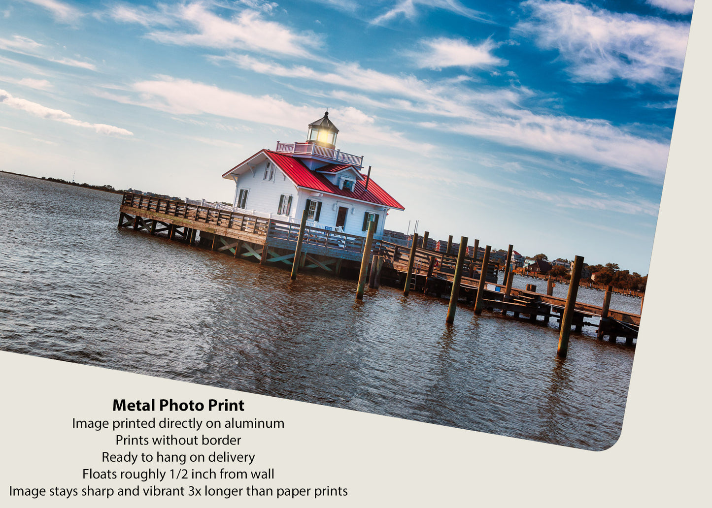 Vista del faro de Roanoke Marshes