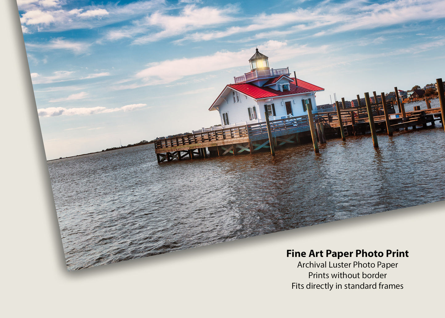 Vista del faro de Roanoke Marshes