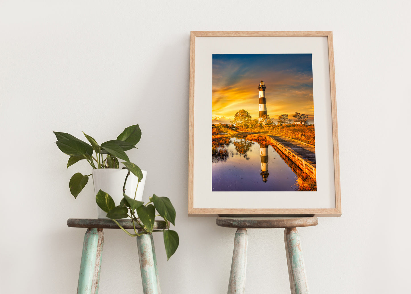 Amanecer en el faro de la isla de Bodie