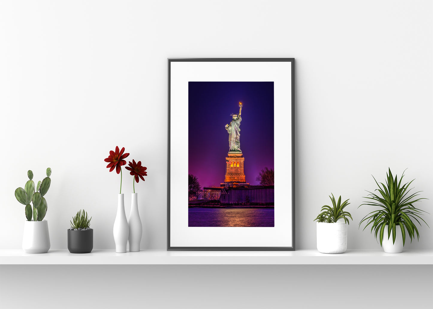 Lady Liberty en el resplandor de la noche