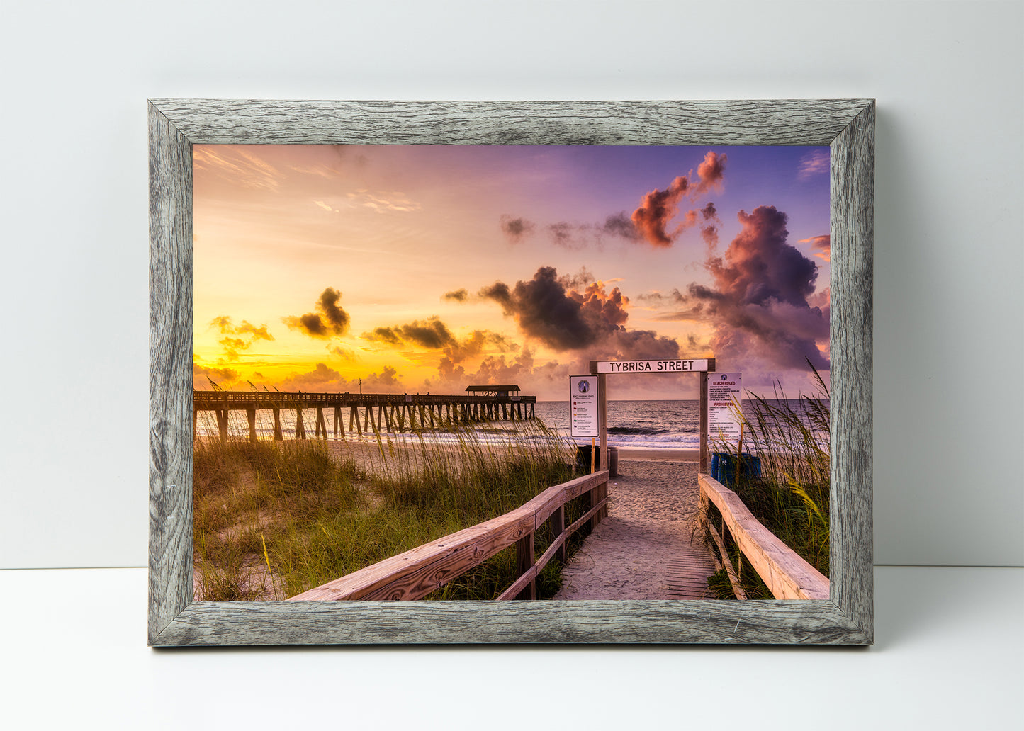 Amanecer en la playa en la calle Tybrisa