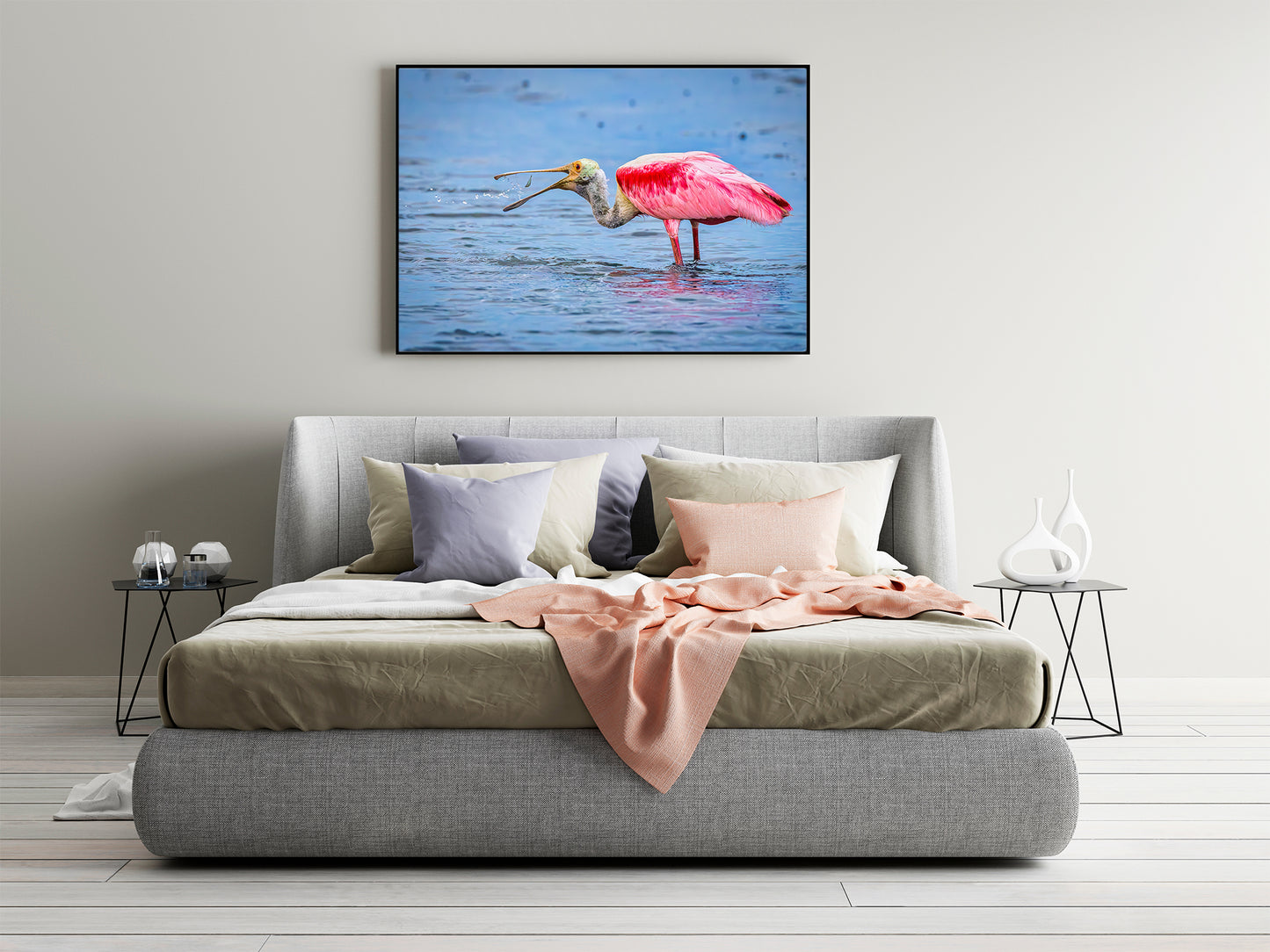 Atrapando la cena con una espátula rosada