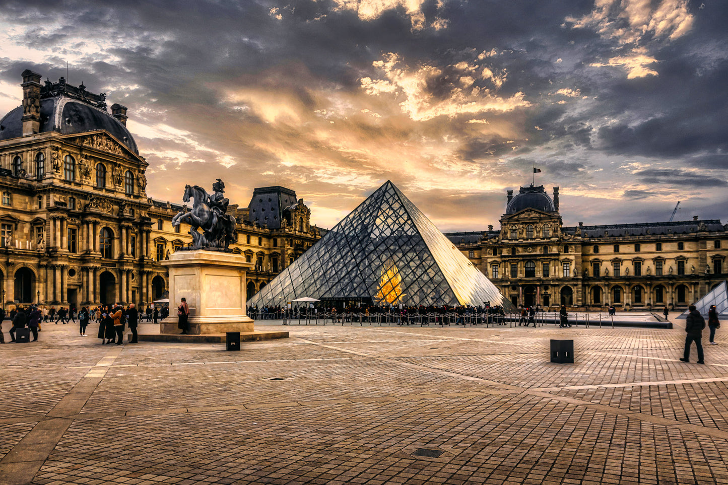 Finding Louvre in Paris image 0