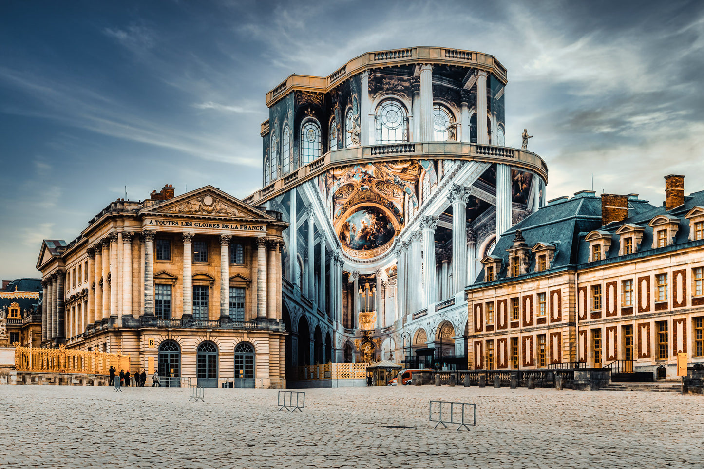 Facade of Versailles image 0