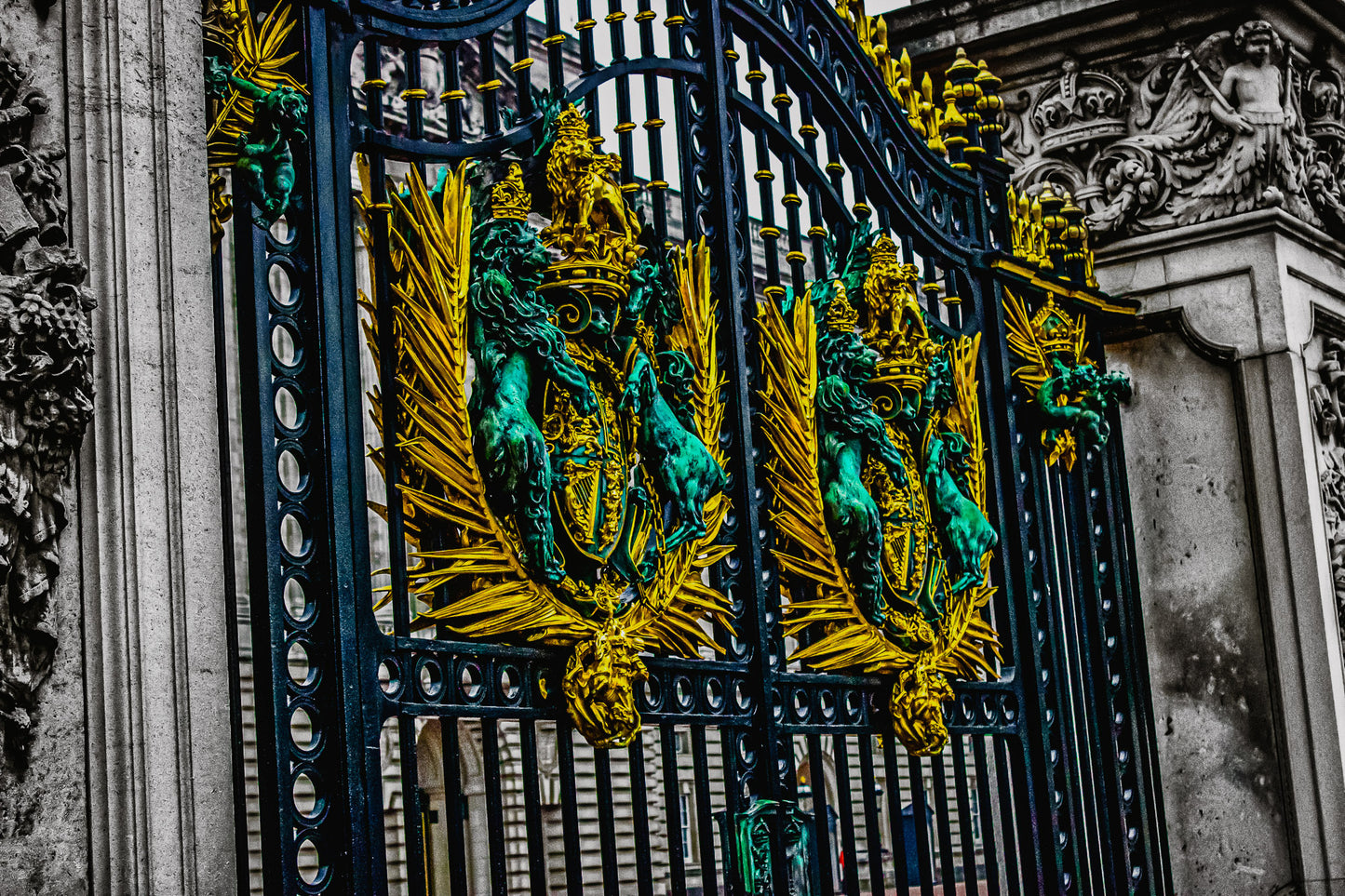 Gates of Buckingham Palace image 0
