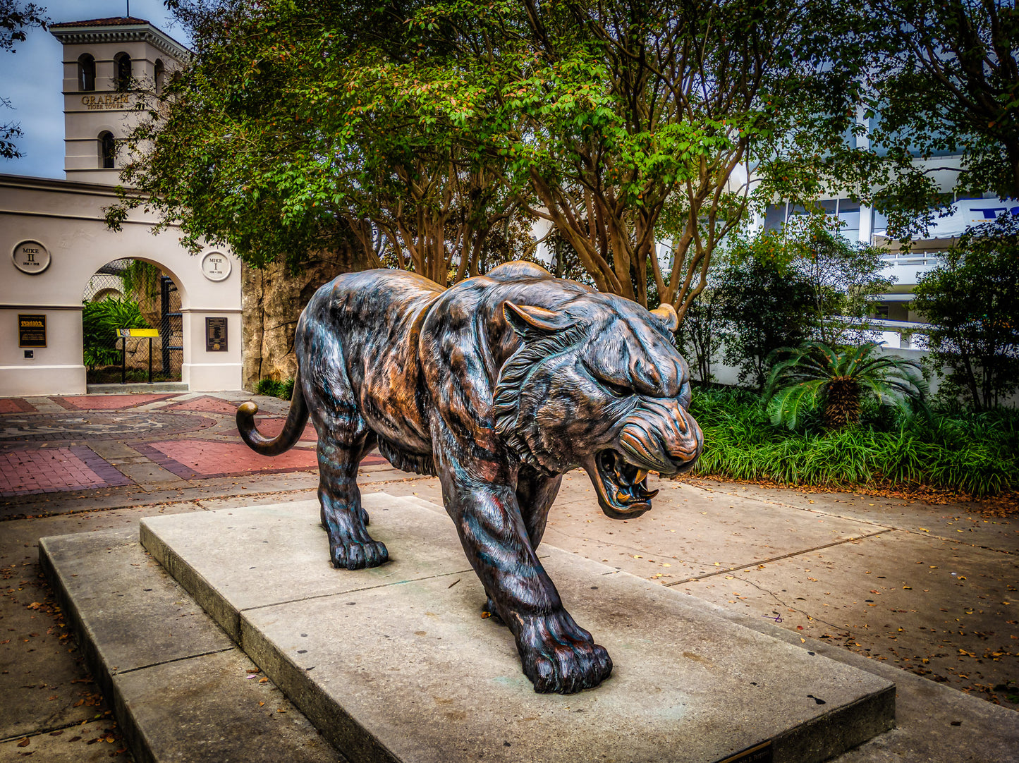 LSU Tiger Statue image 0